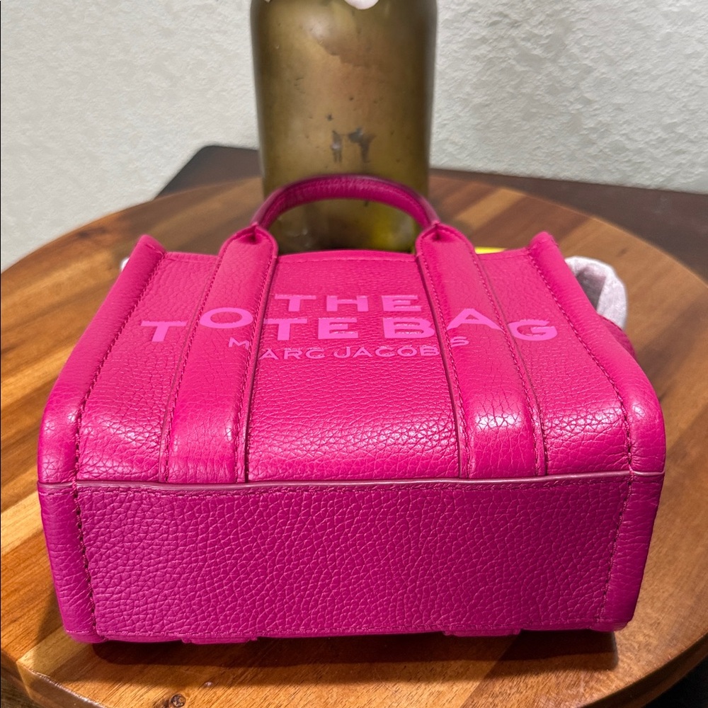 Marc Jacobs The Leather Crossbody Mini Tote Bag In Lipstick Pink BNWT - Picture 7 of 13